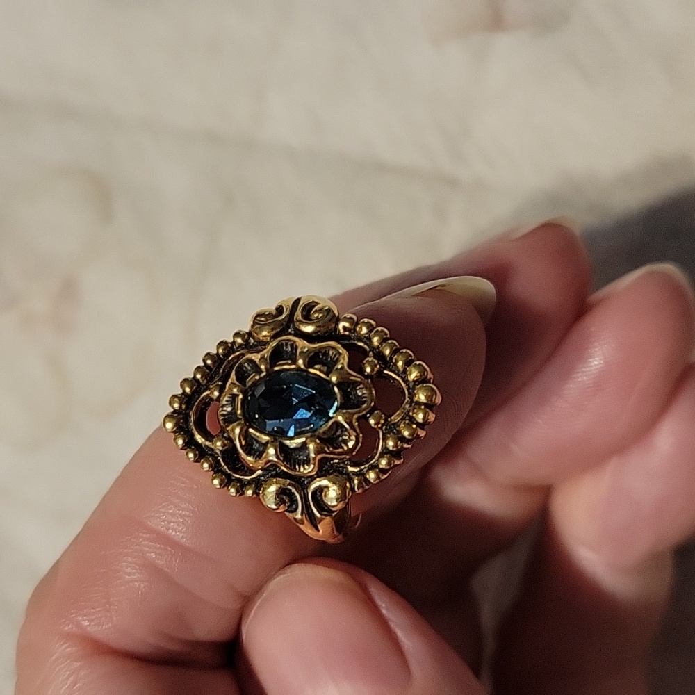 Vintage Beautiful Avon Ring